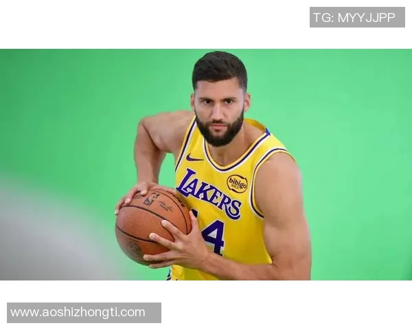 湖人队对克勒贝尔四头肌伤情进行谨慎评估以确保球员健康