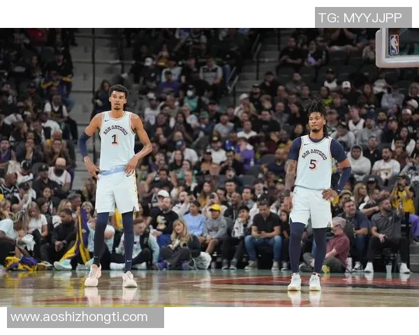 今年准备出成绩！福克斯因伤缺席所有季前赛 但马刺仍5战全胜！