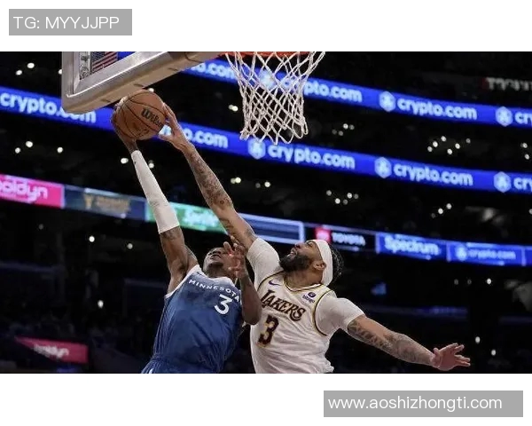 直面萨博尼斯 戴维斯低位单打拿下两分