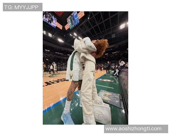 库兹马超模女友晒场边观赛照：与对的人在恋爱里上头了！